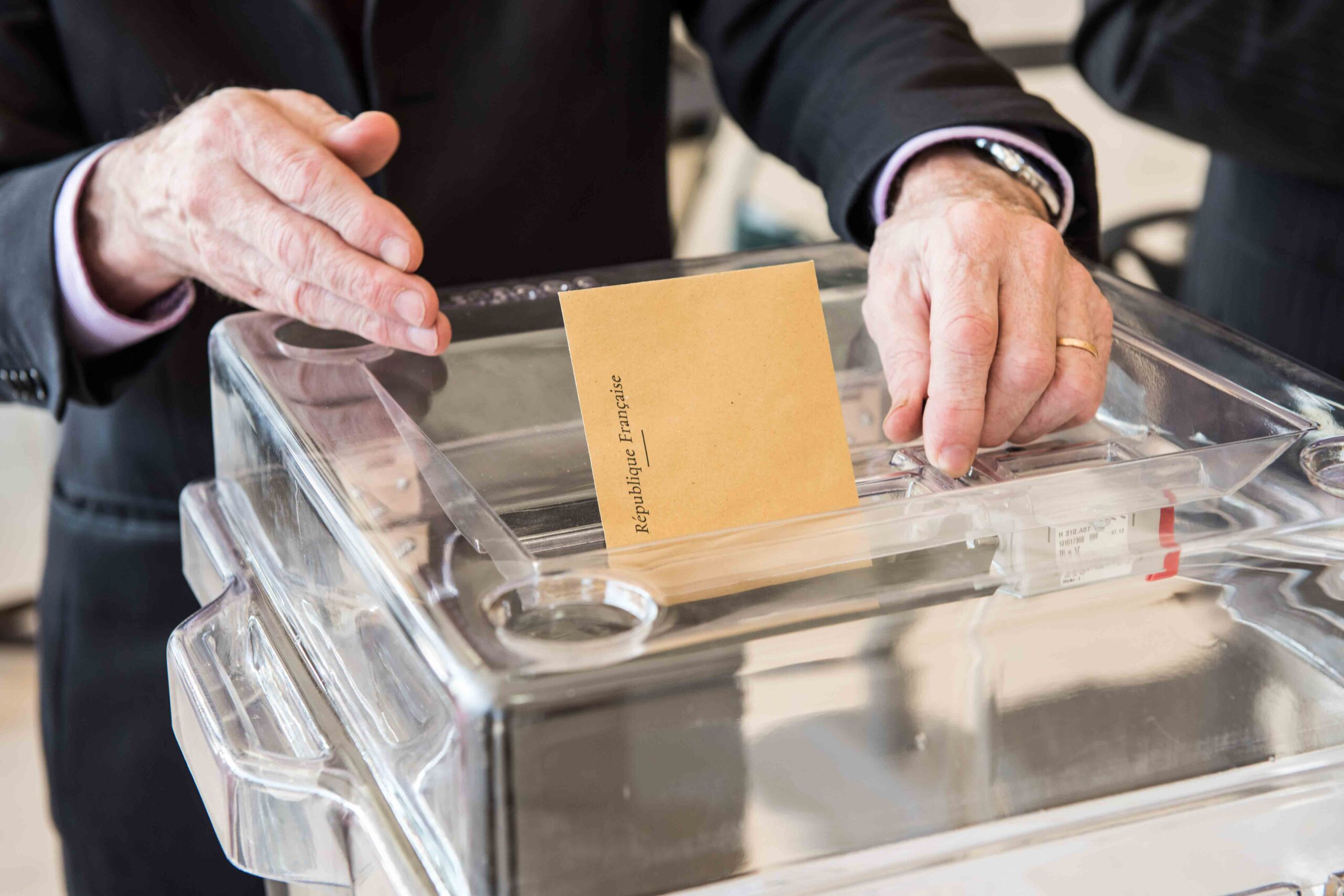 Détecteur de faux documents