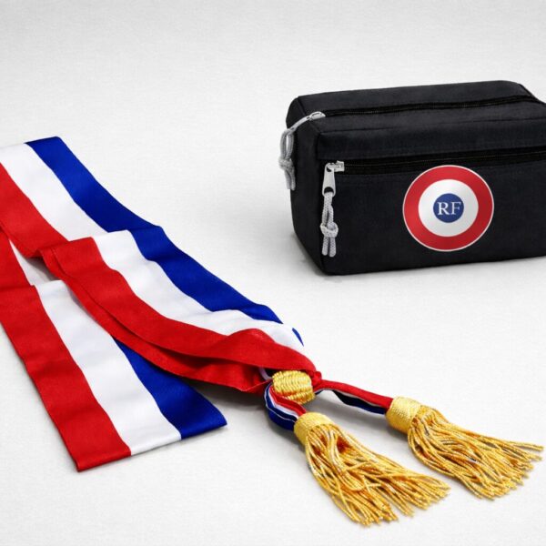 echarpe tricolore pour maire et sa trousse