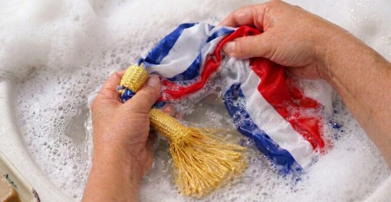 nettoyer-echarpes tricolores